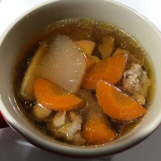 鶏肉とかまぼこ野菜スープ